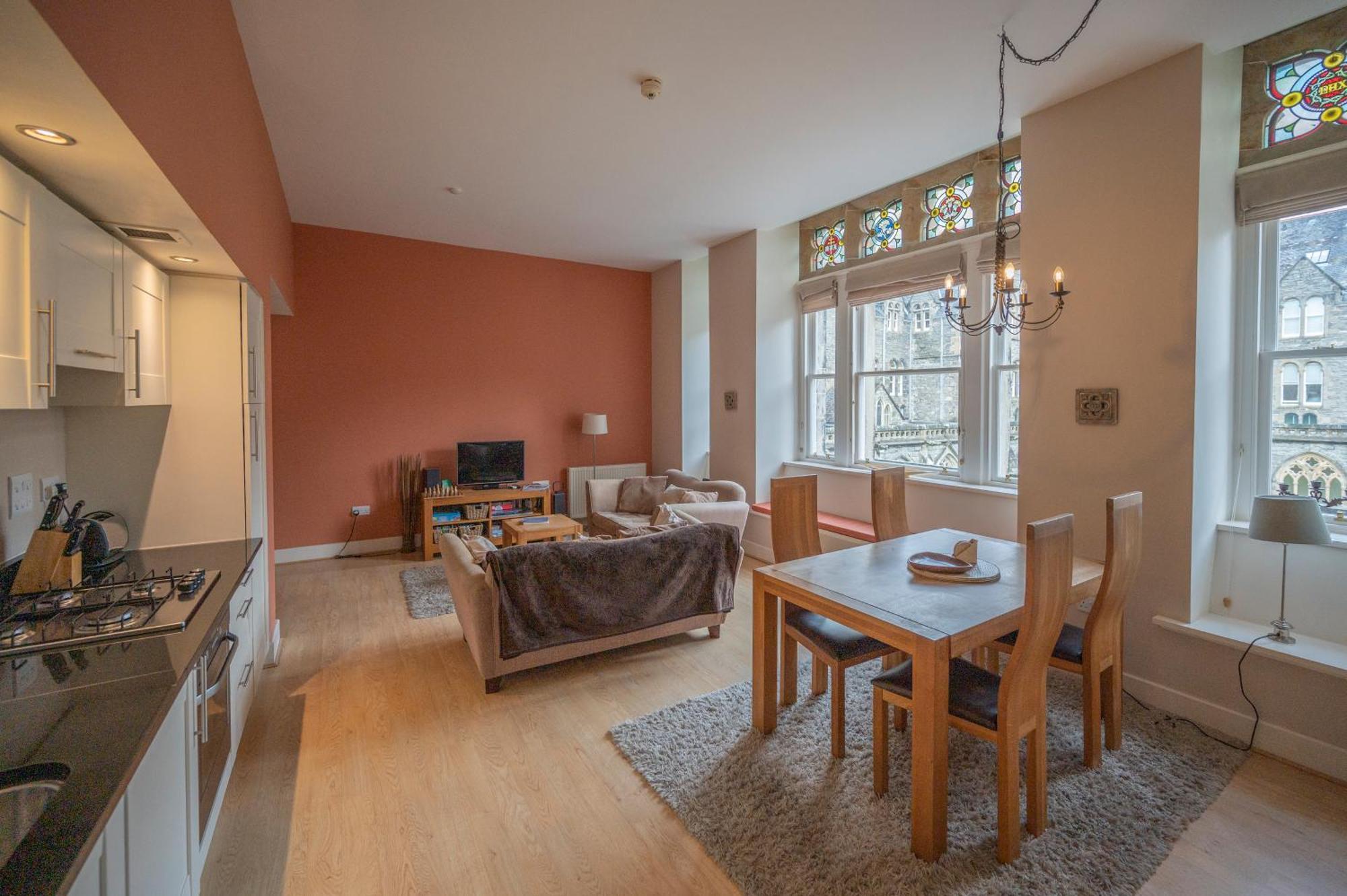 Cloister View Apartment *