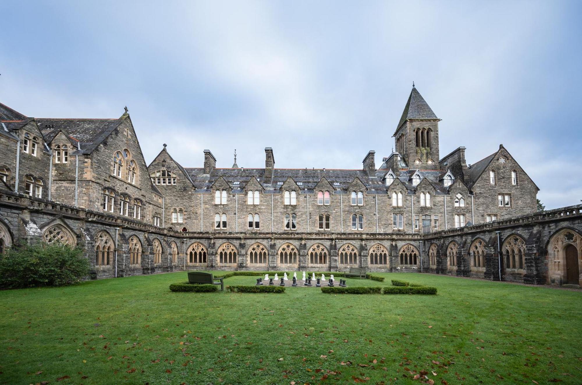 Apartment Cloister View